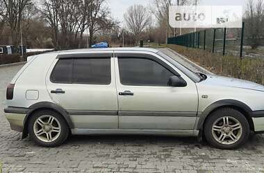 Хетчбек Volkswagen Golf 1997 в Кам'янському