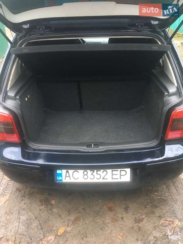 Хетчбек Volkswagen Golf 2001 в Луцьку