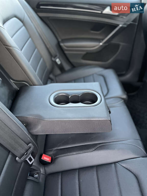 Універсал Volkswagen Golf 2016 в Києві