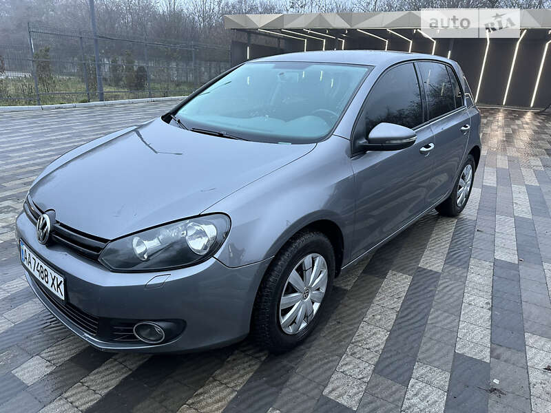 Хэтчбек Volkswagen Golf 2010 в Ужгороде