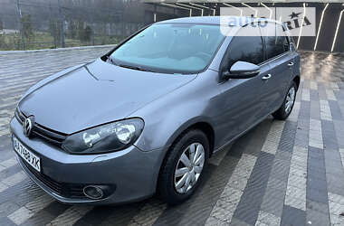 Хэтчбек Volkswagen Golf 2010 в Ужгороде