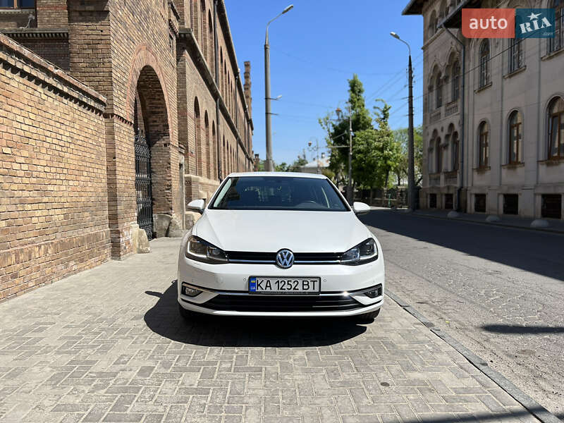 Хетчбек Volkswagen Golf 2020 в Чернівцях