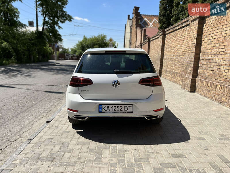 Хетчбек Volkswagen Golf 2020 в Чернівцях