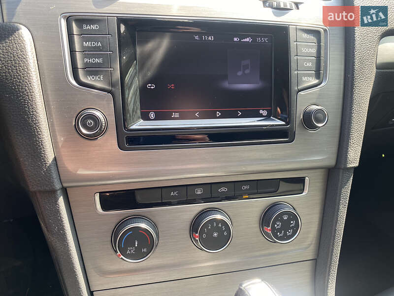 Хетчбек Volkswagen Golf 2015 в Дніпрі