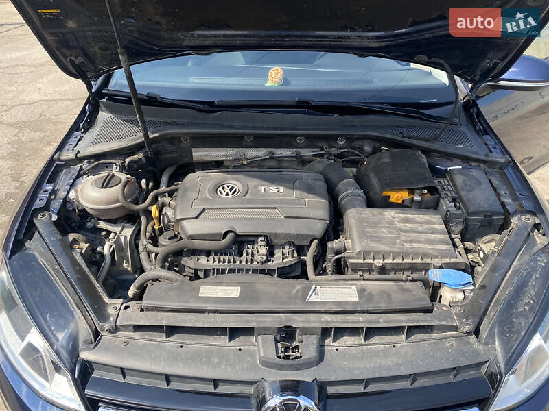 Хетчбек Volkswagen Golf 2015 в Дніпрі