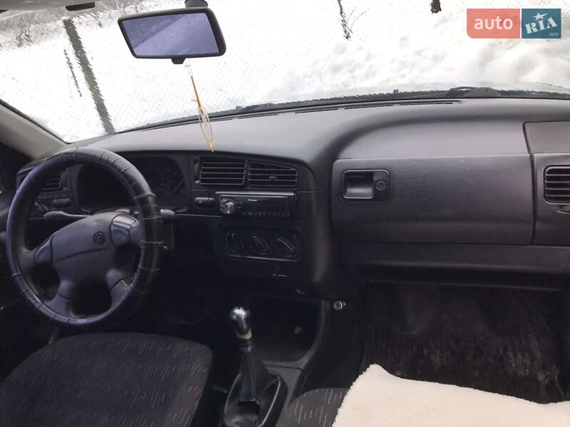 Хэтчбек Volkswagen Golf 1995 в Самборе