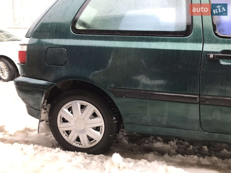 Хэтчбек Volkswagen Golf 1995 в Самборе