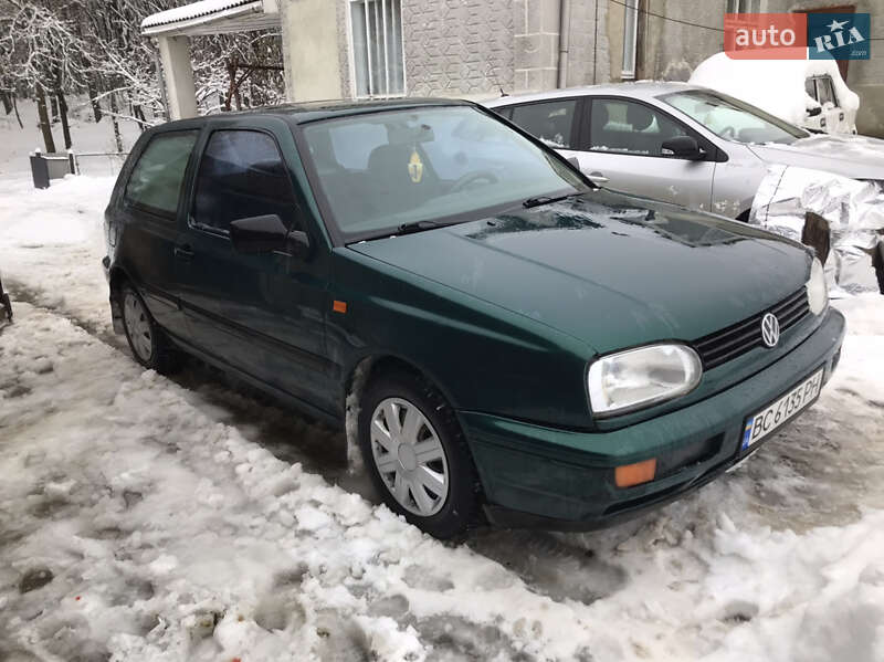Хэтчбек Volkswagen Golf 1995 в Самборе