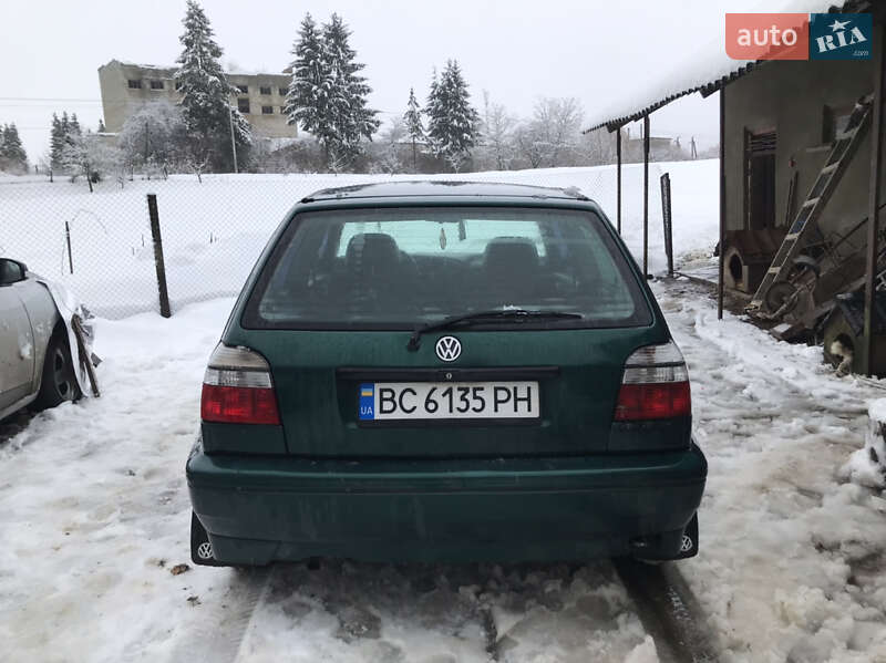 Хэтчбек Volkswagen Golf 1995 в Самборе