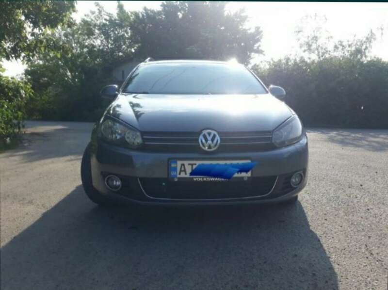 Універсал Volkswagen Golf 2010 в Івано-Франківську