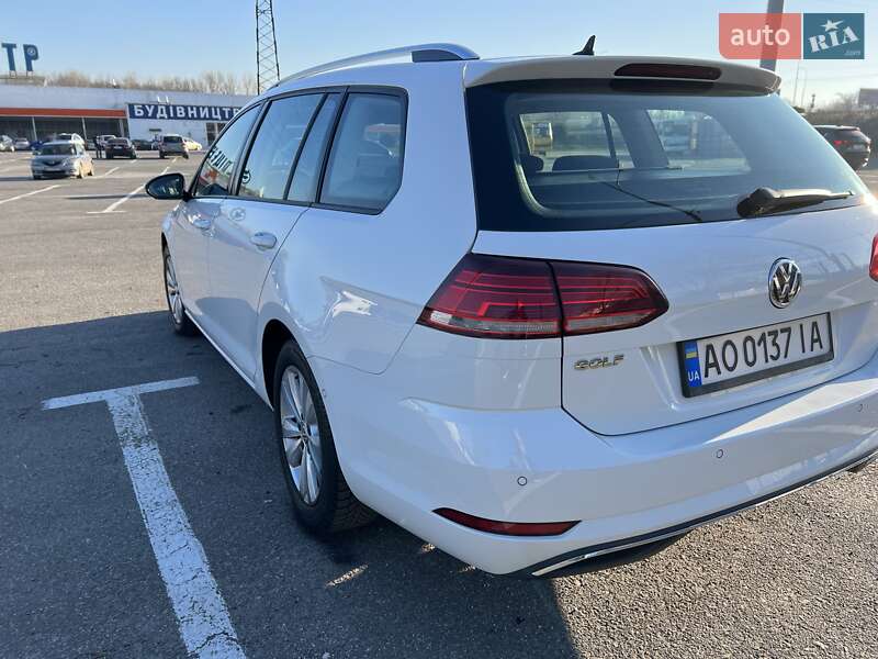 Универсал Volkswagen Golf 2018 в Ужгороде