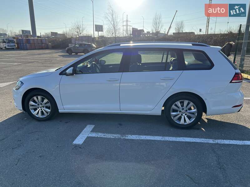 Универсал Volkswagen Golf 2018 в Ужгороде
