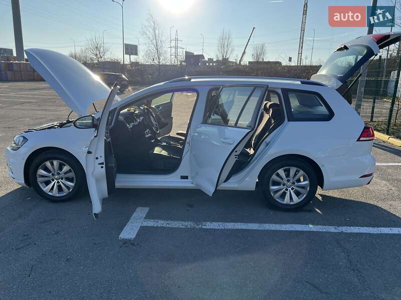 Универсал Volkswagen Golf 2018 в Ужгороде