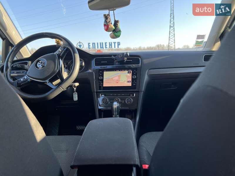 Универсал Volkswagen Golf 2018 в Ужгороде