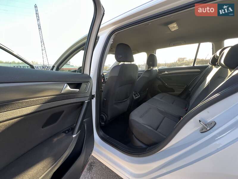 Универсал Volkswagen Golf 2018 в Ужгороде