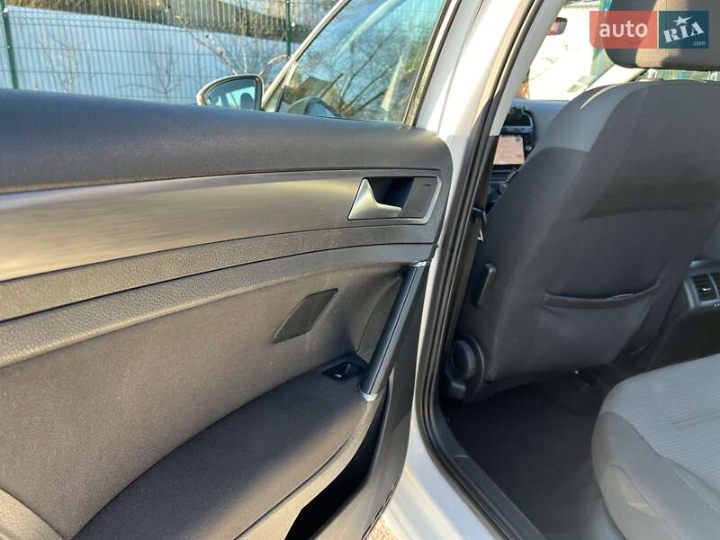 Универсал Volkswagen Golf 2018 в Ужгороде