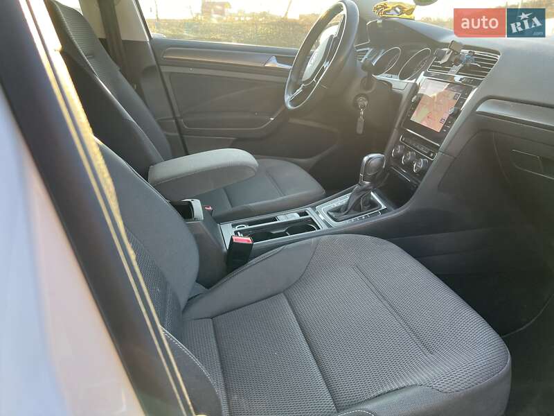 Универсал Volkswagen Golf 2018 в Ужгороде