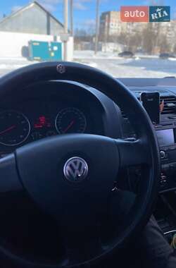 Хетчбек Volkswagen Golf 2006 в 