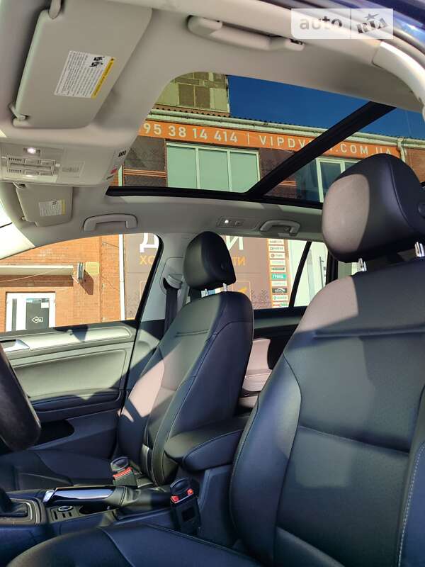 Універсал Volkswagen Golf 2016 в Кропивницькому