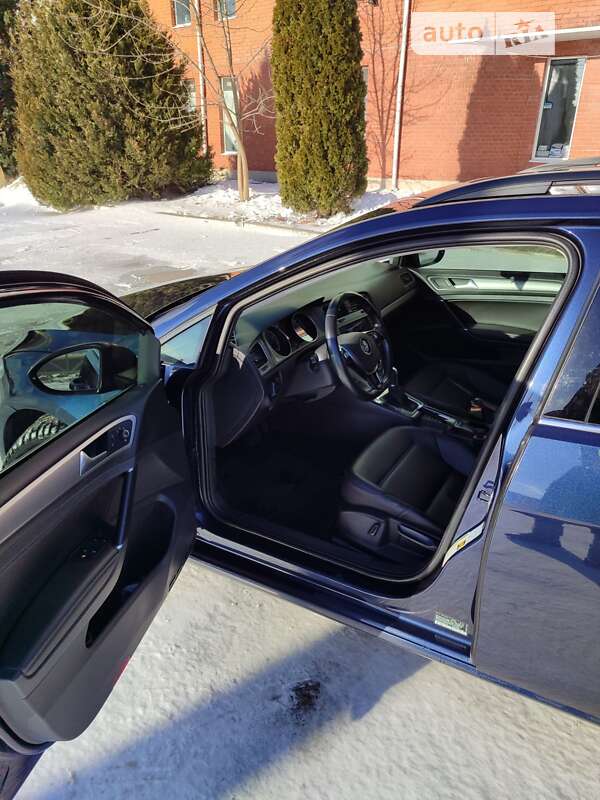 Універсал Volkswagen Golf 2016 в Кропивницькому