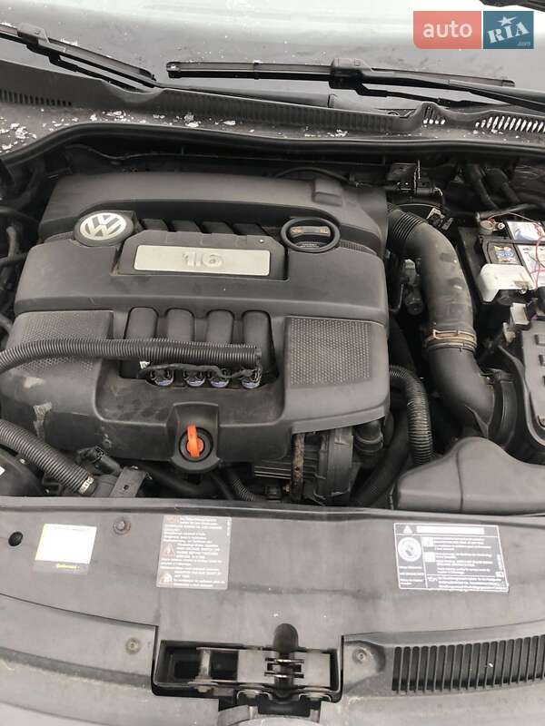 Хетчбек Volkswagen Golf 2008 в Ізяславі