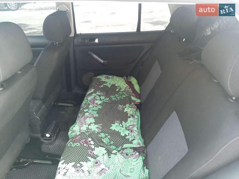 Хетчбек Volkswagen Golf 2003 в Рівному