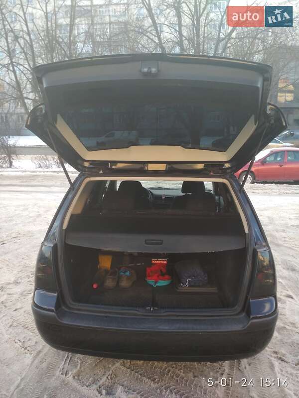 Універсал Volkswagen Golf 2000 в Чернівцях