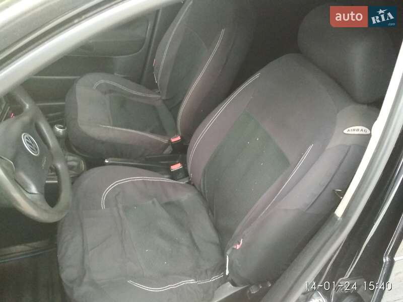 Універсал Volkswagen Golf 2000 в Чернівцях