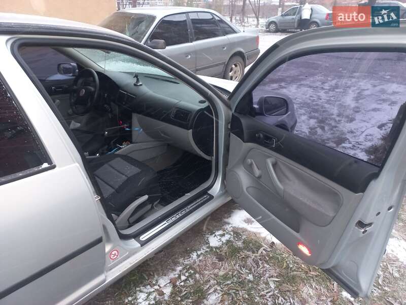 Хетчбек Volkswagen Golf 2000 в Подільську