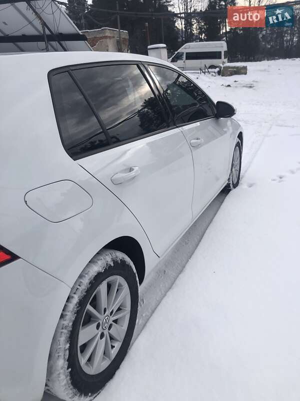 Хетчбек Volkswagen Golf 2017 в Міжгір'ї