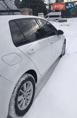 Хетчбек Volkswagen Golf 2017 в 