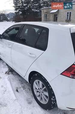 Хетчбек Volkswagen Golf 2017 в 