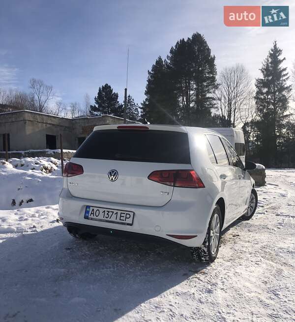 Хетчбек Volkswagen Golf 2017 в Міжгір'ї
