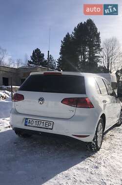 Хетчбек Volkswagen Golf 2017 в 