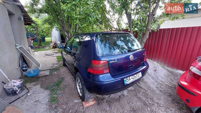 Хетчбек Volkswagen Golf 2001 в Кропивницькому