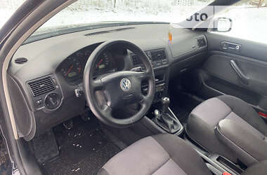 Хетчбек Volkswagen Golf 2002 в 