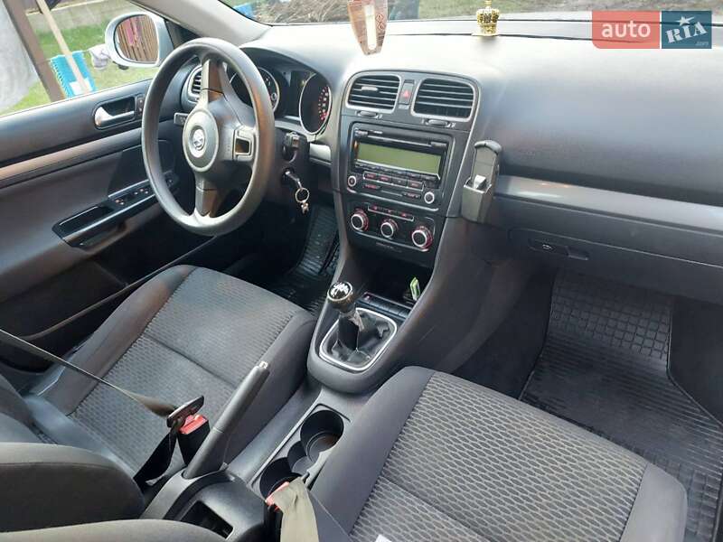 Универсал Volkswagen Golf 2010 в Ужгороде