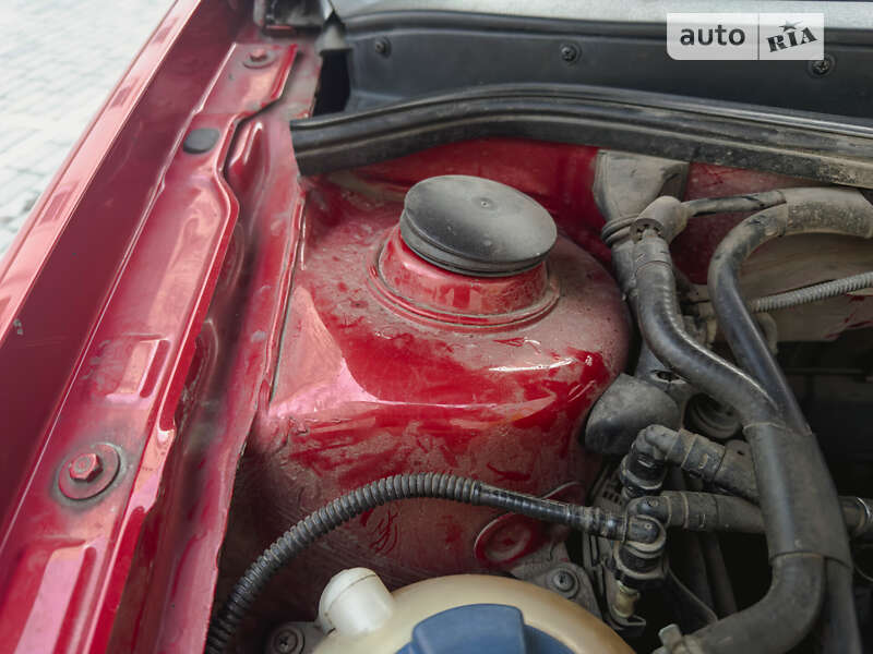 Хетчбек Volkswagen Golf 2003 в Львові