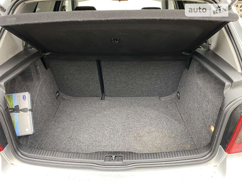 Хэтчбек Volkswagen Golf 2002 в Яворове