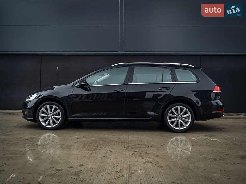 Універсал Volkswagen Golf 2020 в Києві