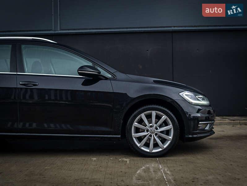 Універсал Volkswagen Golf 2020 в Києві