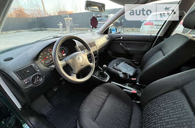 Хэтчбек Volkswagen Golf 2001 в Тернополе