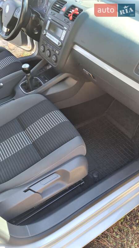 Хэтчбек Volkswagen Golf 2008 в Кривом Роге