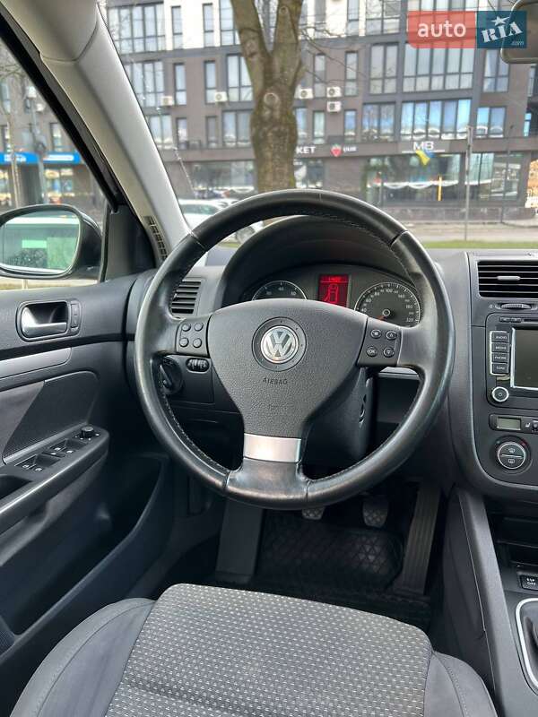 Универсал Volkswagen Golf 2009 в Ужгороде