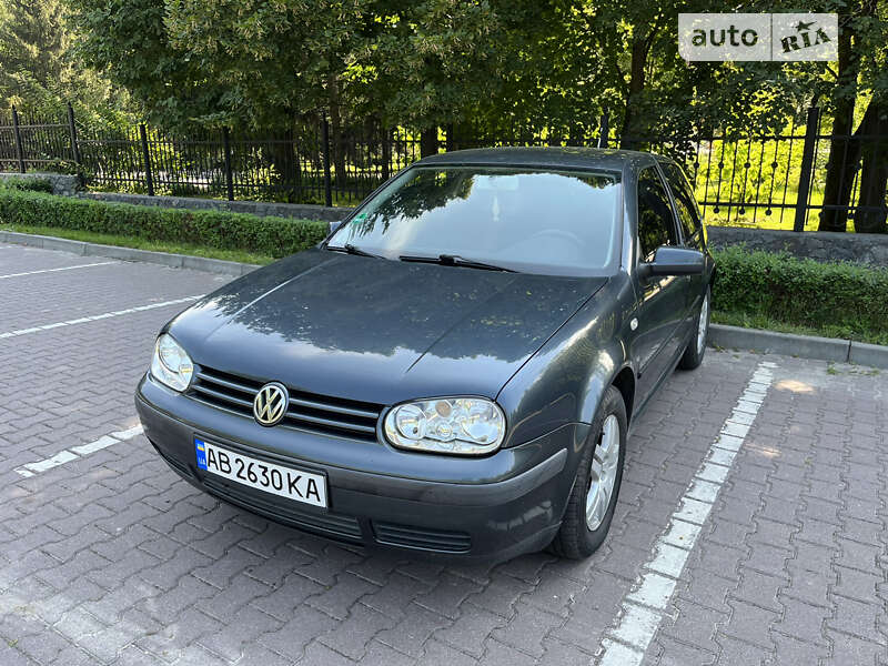 Хэтчбек Volkswagen Golf 2001 в Виннице