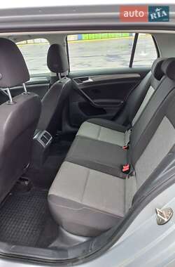 Хэтчбек Volkswagen Golf 2016 в 