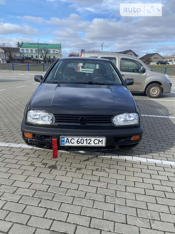 Хэтчбек Volkswagen Golf 1995 в Нововолынске