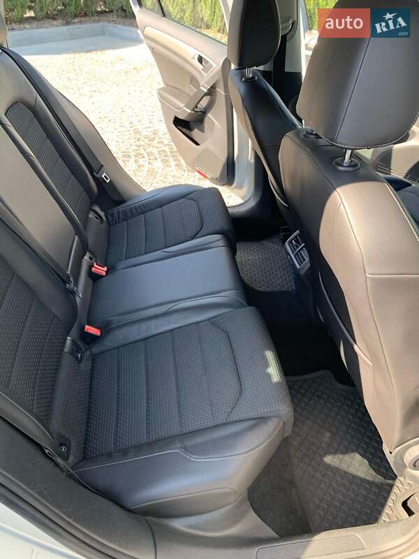 Універсал Volkswagen Golf 2015 в Дніпрі