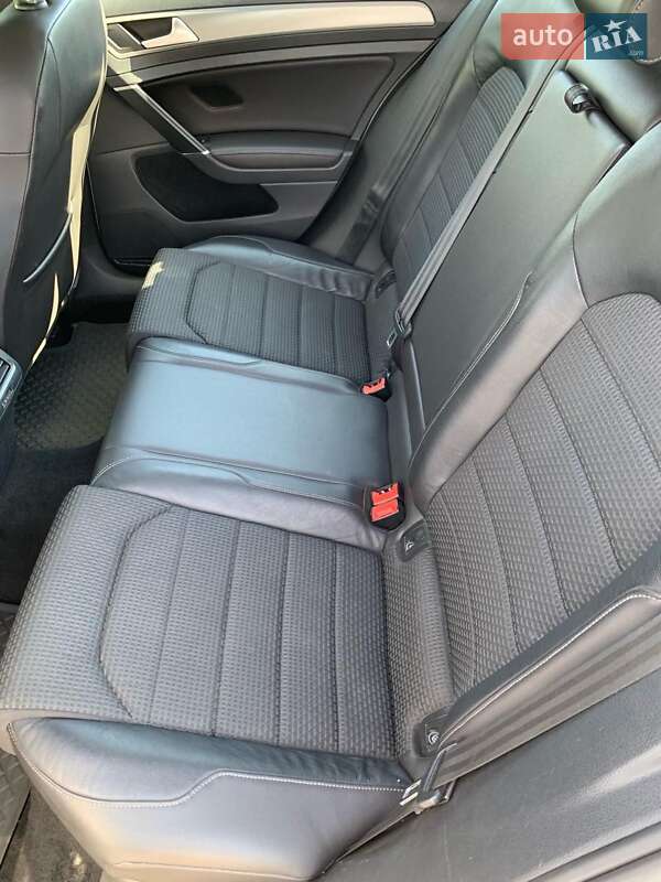 Універсал Volkswagen Golf 2015 в Дніпрі