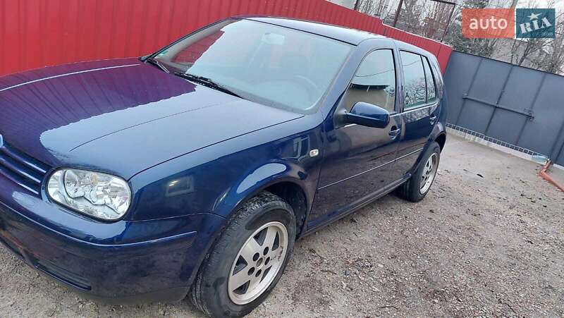 Хетчбек Volkswagen Golf 2001 в Кропивницькому